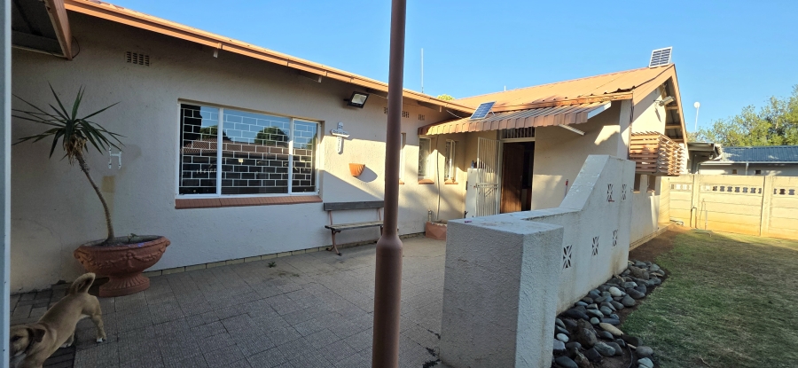3 Bedroom Property for Sale in Naudeville Free State